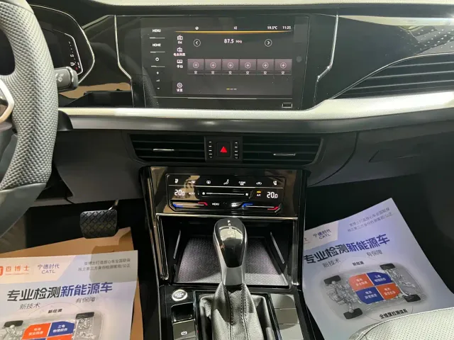 Volkswagen Passat — Фото автомобиля 11