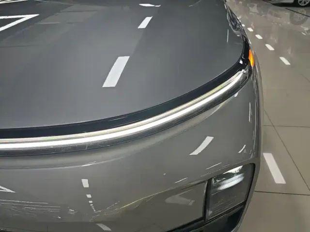 Li Auto L8 — Фото автомобиля 23