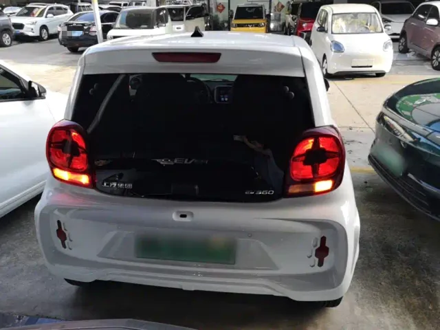 Roewe Clever — Фото автомобиля 5