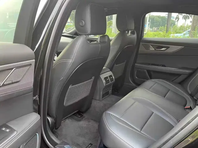Jaguar XEL — Фото автомобиля 16