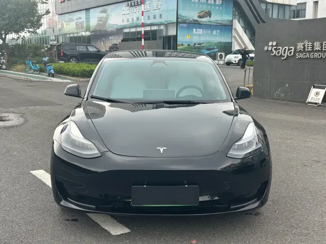 Tesla Model 3 — Фото автомобиля 2
