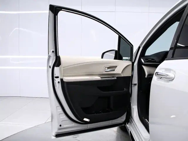 Toyota Sienna — Фото автомобиля 12