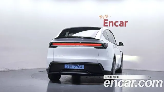 Tesla Model Y — Фото автомобиля 4