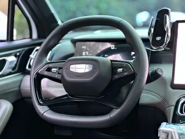 Geely Boyue L — Фото автомобиля 24