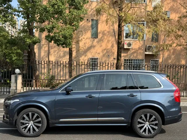 Volvo XC90 — Фото автомобиля 4