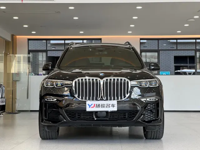 BMW X7 — Фото автомобиля 2