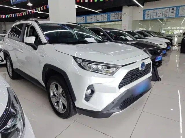 Toyota RAV4 — Фото автомобиля 3