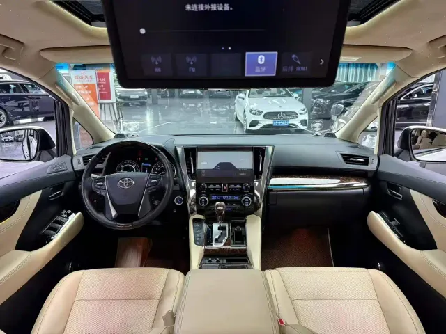 Toyota Alphard — Фото автомобиля 6