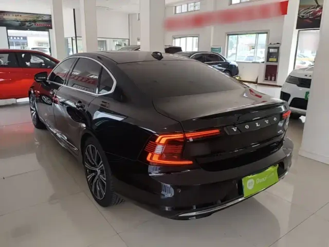 Volvo S90 — Фото автомобиля 4