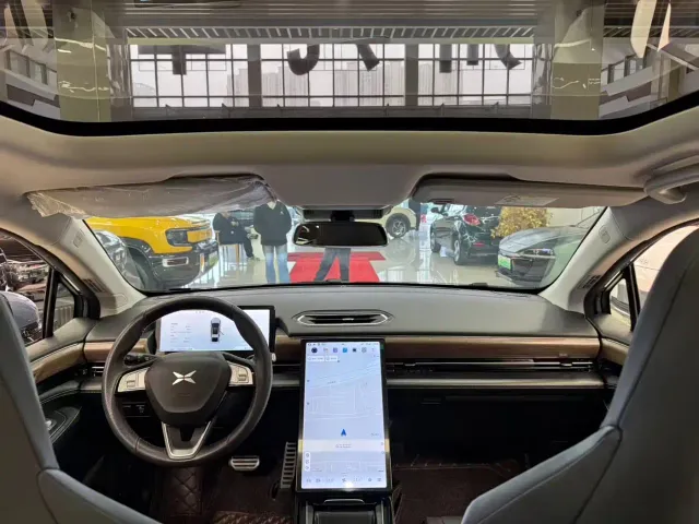 Xpeng P5 — Фото автомобиля 5
