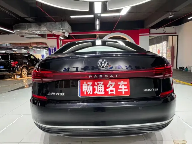 Volkswagen Passat — Фото автомобиля 10