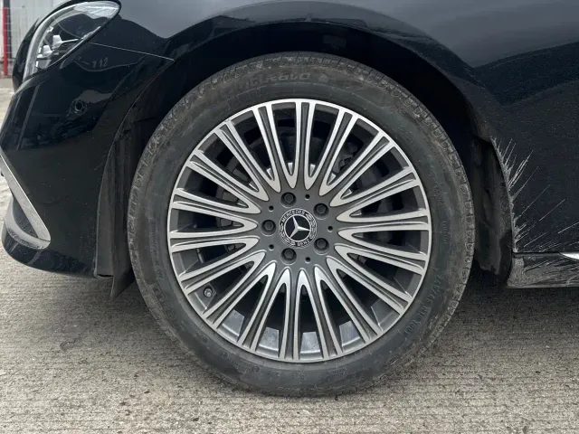 Mercedes-Benz E-Class — Фото автомобиля 7