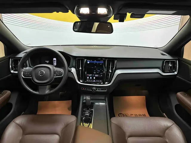 Volvo S60 — Фото автомобиля 9