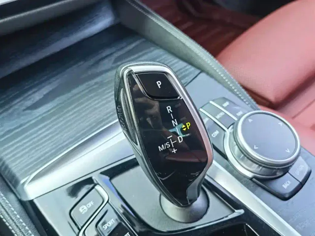 BMW 5 Series — Фото автомобиля 12