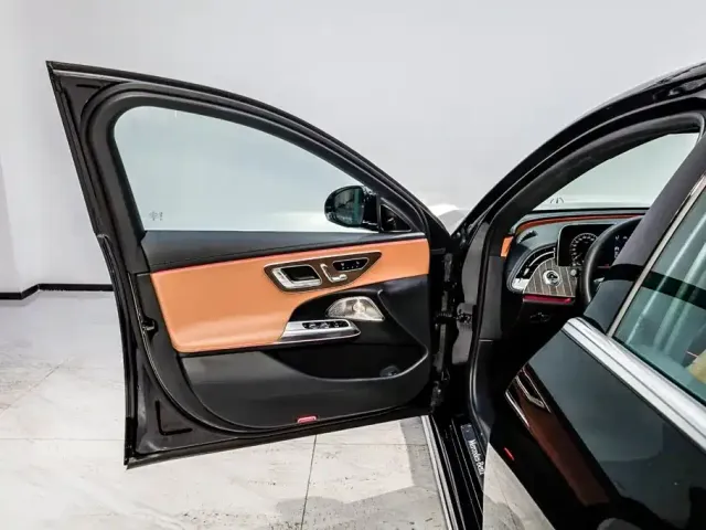 Mercedes-Benz E-Class — Фото автомобиля 8