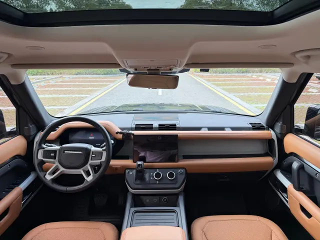 Land Rover Defender — Фото автомобиля 11