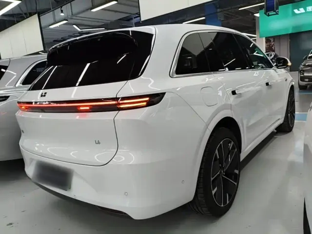 Li Auto L6 — Фото автомобиля 6