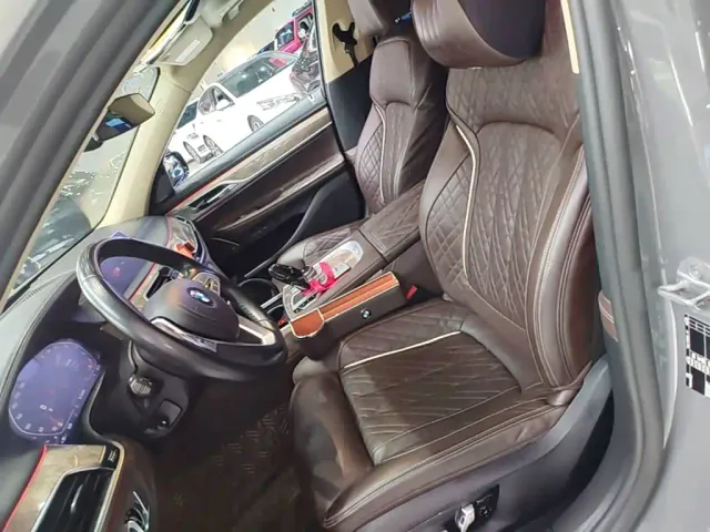 BMW 7 Series — Фото автомобиля 14