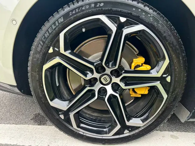 Xiaomi SU7 — Фото автомобиля 10