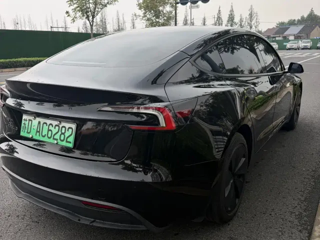 Tesla Model 3 — Фото автомобиля 6