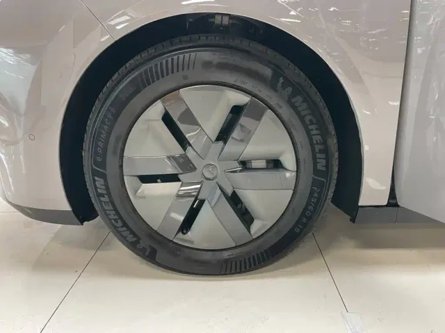 Li Auto MEGA — Фото автомобиля 28