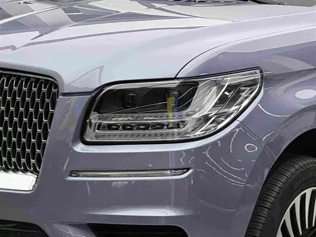 Lincoln Navigator — Фото автомобиля 3