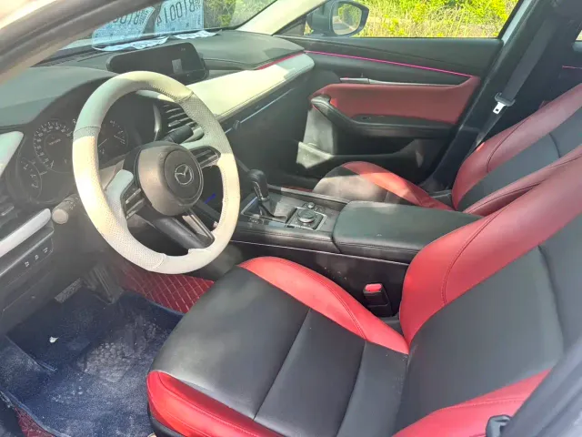 Mazda Axela — Фото автомобиля 7