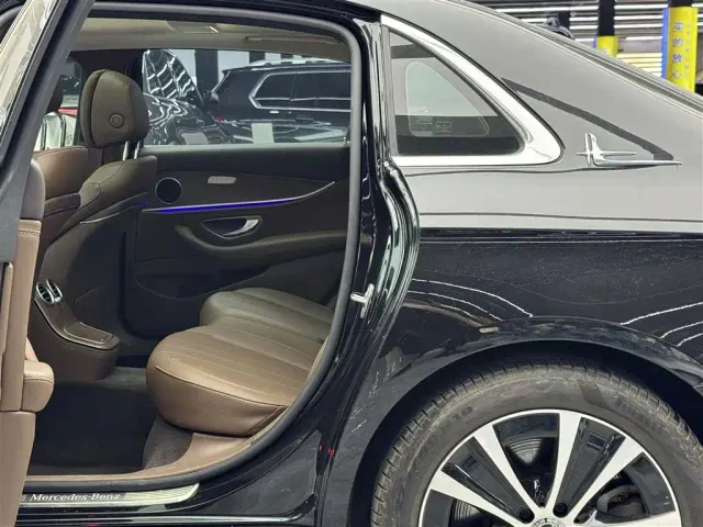 Mercedes-Benz E-Class — Фото автомобиля 7
