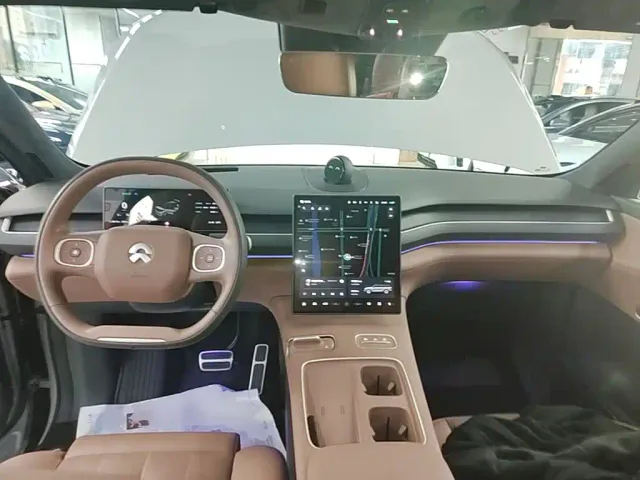 Nio ES8 — Фото автомобиля 9