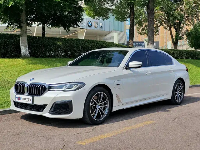 Фотография автомобиля — BMW 5 Series