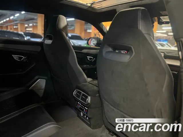 Lamborghini Urus — Фото автомобиля 14