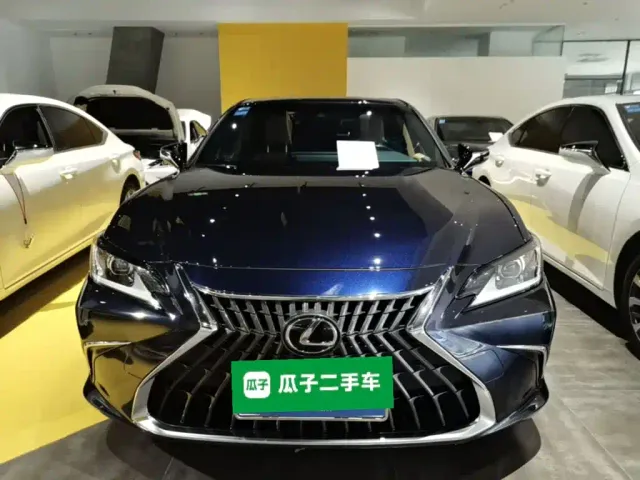 Lexus ES — Фото автомобиля 2