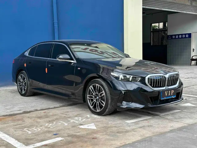 BMW 5 Series — Фото автомобиля 3