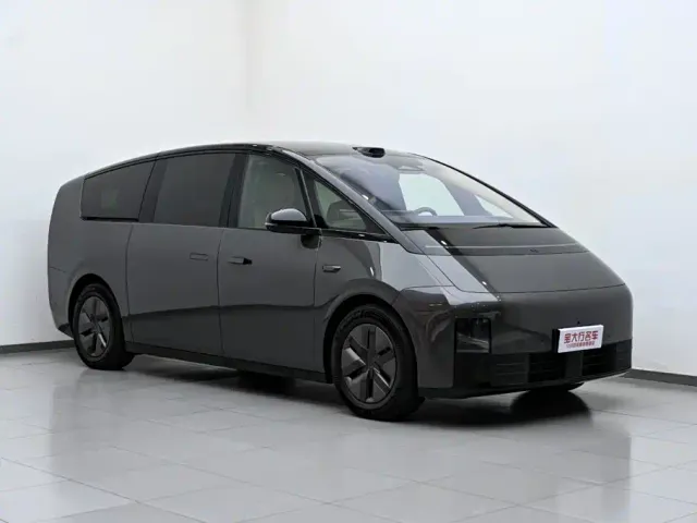 Li Auto MEGA — Фото автомобиля 4