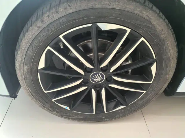BYD Qin L 2025 Model EV 545KM Excellence Edition — Фото автомобиля 13