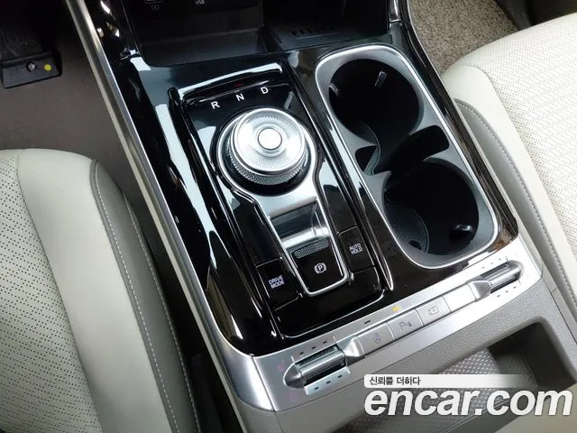 Kia Carnival Generation 4 — Фото автомобиля 12
