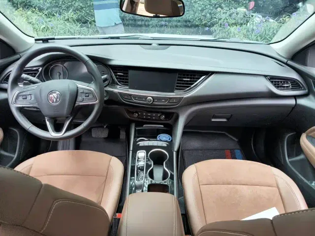 Buick Regal — Фото автомобиля 10