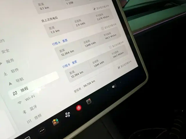 Tesla Model Y — Фото автомобиля 11