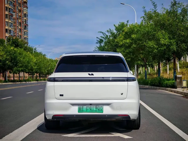 Li Auto L7 — Фото автомобиля 28
