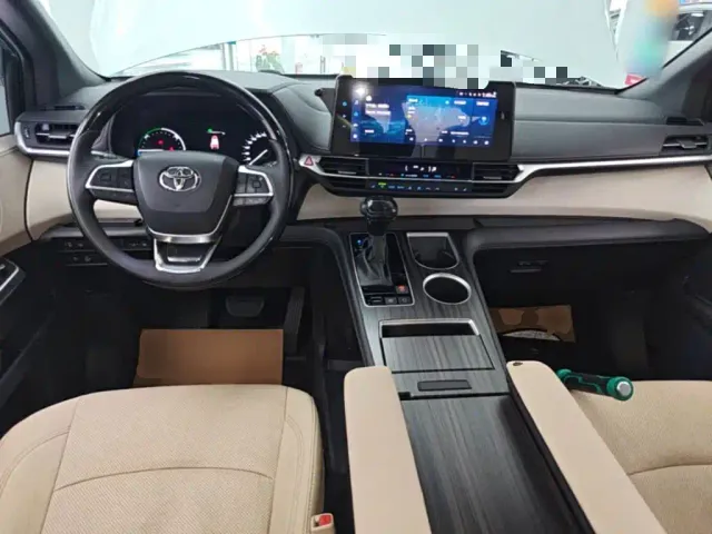 Toyota Sienna — Фото автомобиля 13