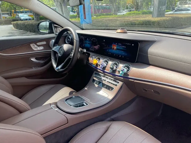 Mercedes-Benz E-Class — Фото автомобиля 16