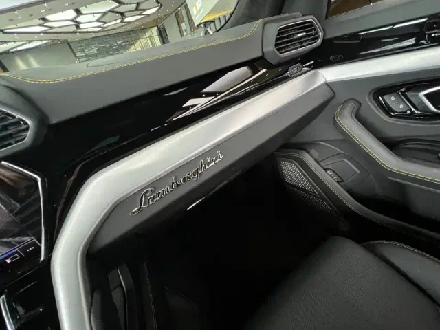 Lamborghini Urus — Фото автомобиля 19