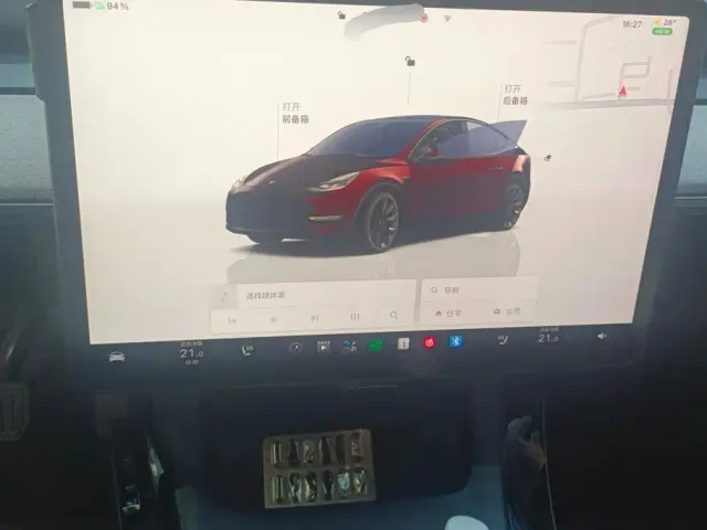Tesla Model Y — Фото автомобиля 13
