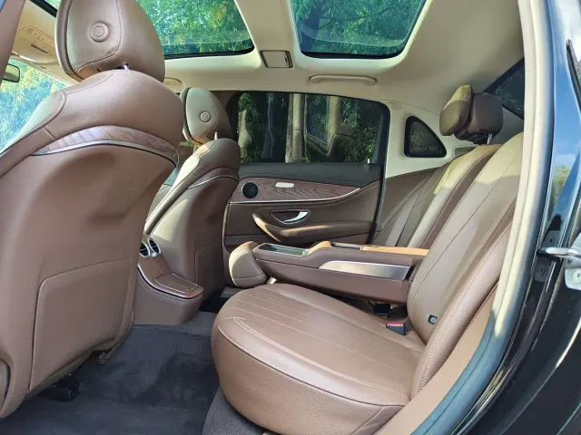 Mercedes-Benz E-Class — Фото автомобиля 27
