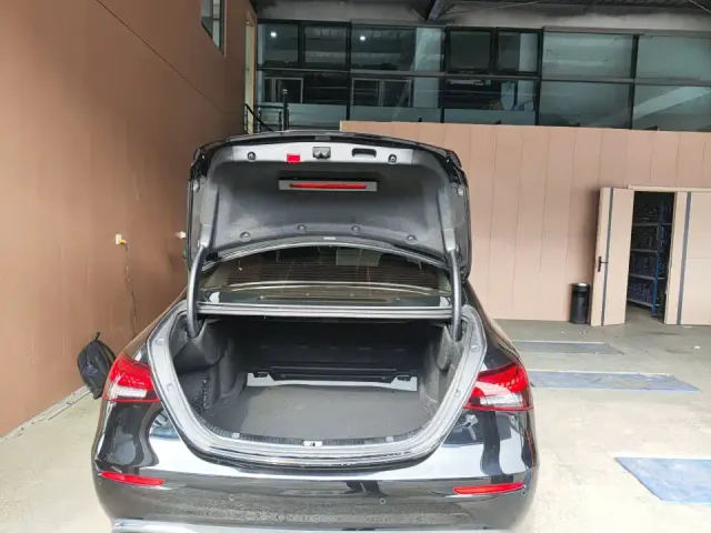 Mercedes-Benz E-Class — Фото автомобиля 8