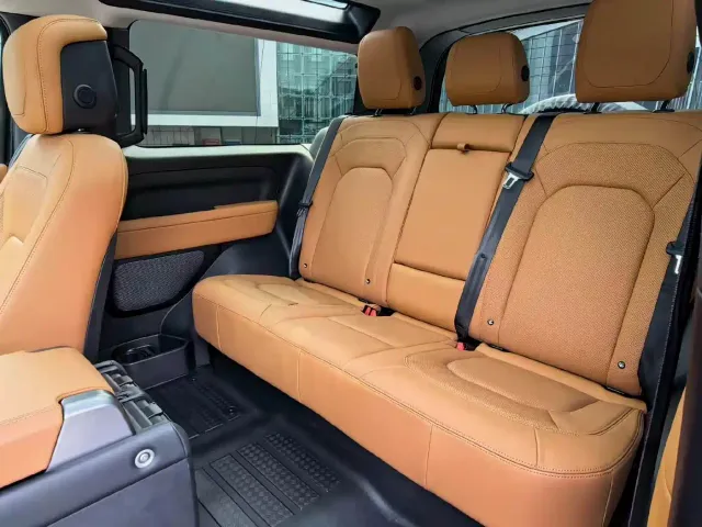Land Rover Defender — Фото автомобиля 6