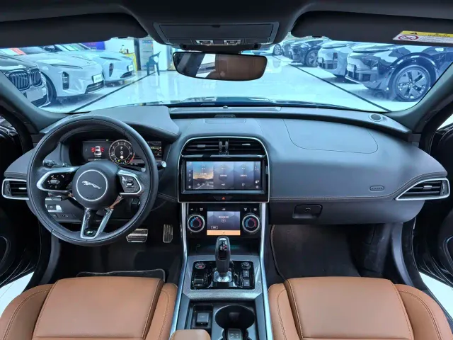 Jaguar XEL — Фото автомобиля 7