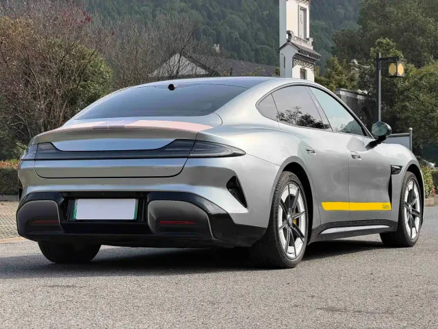 Xiaomi SU7 — Фото автомобиля 22