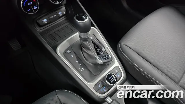 Hyundai Venue — Фото автомобиля 12
