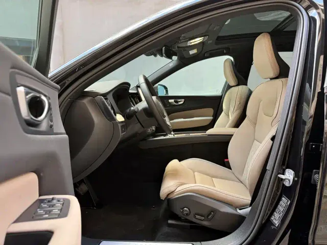 Volvo XC60 — Фото автомобиля 9